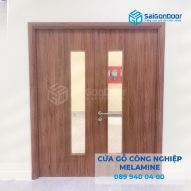 CỬA HÀNG BÁN CỬA GỖ THÔNG PHÒNG